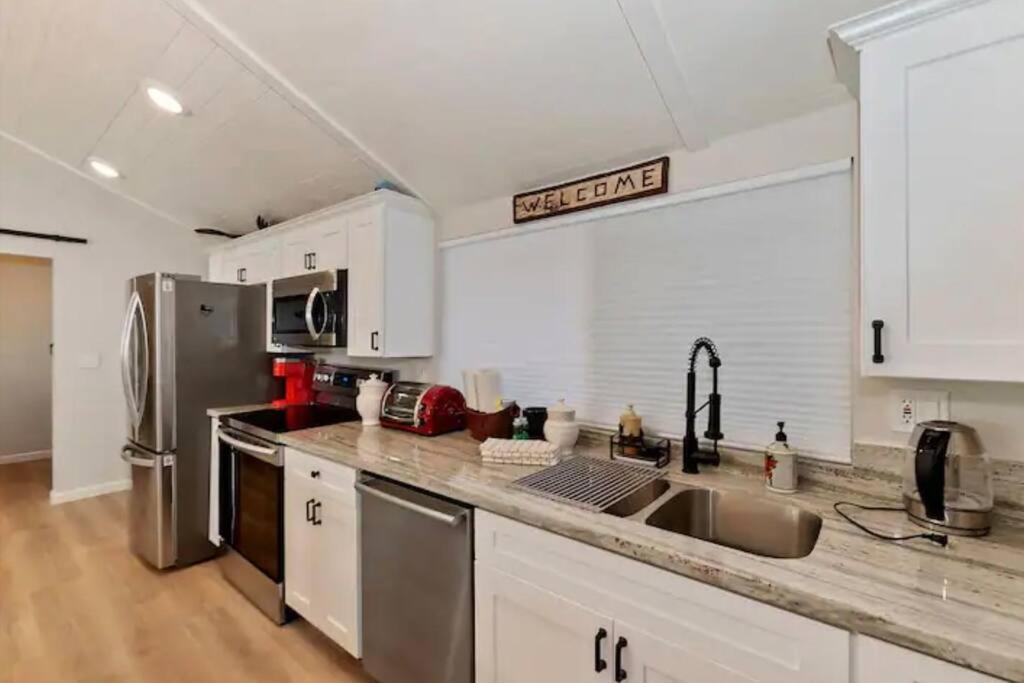 Villa Modern Moab: Near Boulder Bay + + Large Yard