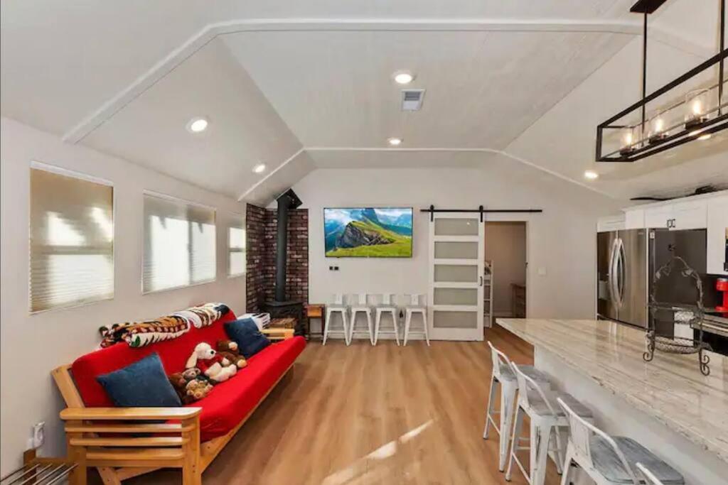 Modern Moab: Near Boulder Bay + + Large Yard Villa Lac Big Bear