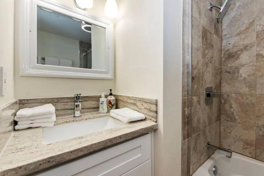 Villa Modern Moab: Near Boulder Bay + + Large Yard *